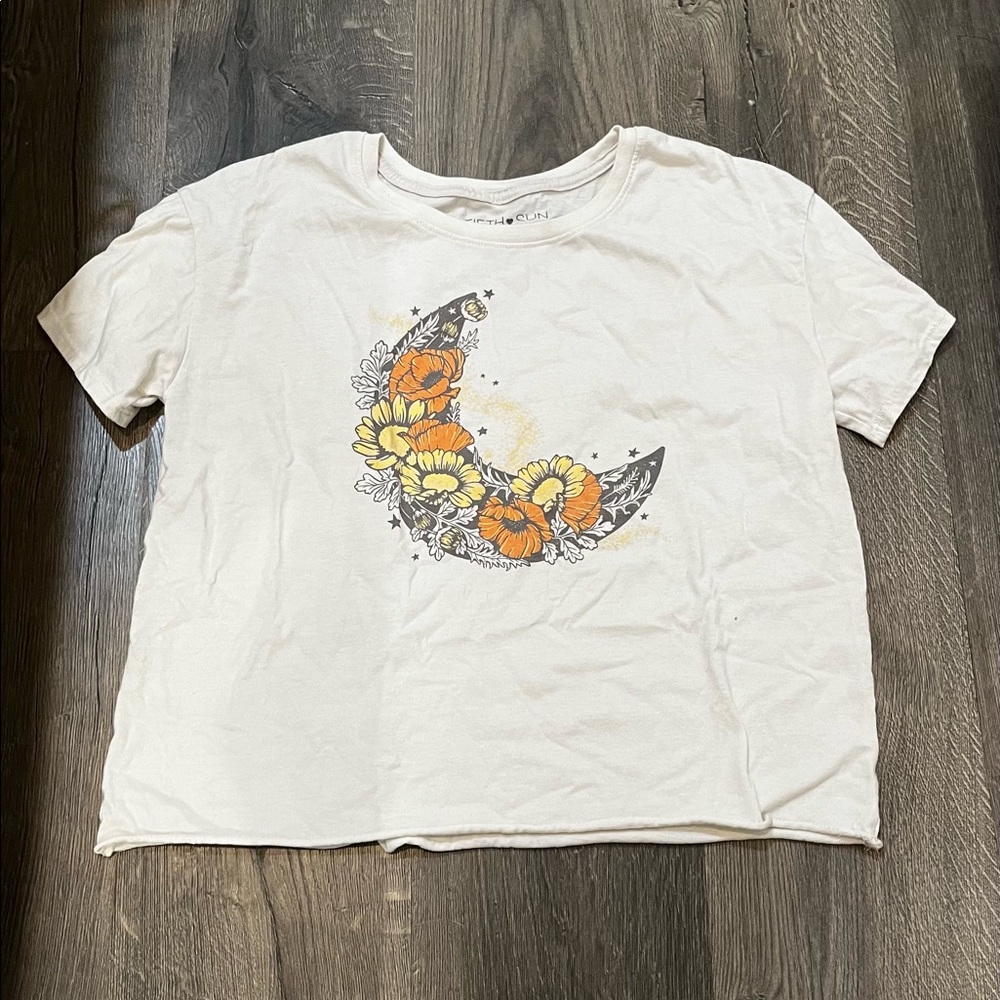 Fifth Sun Semi Cropped Graphic Tee | Size: XLarge